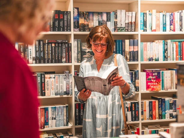 Frauen-Buchhandlung c) Jonas Dülberg, Tourist-Info Willingen.jpg