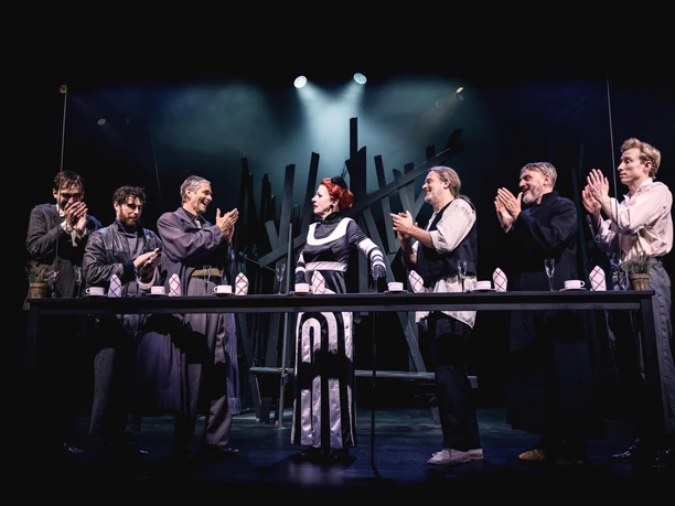 DER BESUCH DER ALTEN DAME