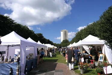 Kunsthandwerkermarkt im Wohlfühlgarten