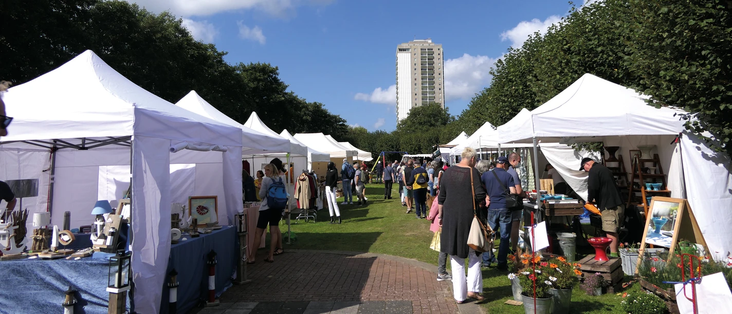 Kunsthandwerkermarkt im Wohlfühlgarten