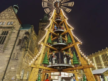 Weihnachtsmarkt_Chemnitz.jpg Ansichten des Weihnachtsmarkte ChemnitzViews of the Chemnitz Christmas marketPohledy na vánoční trh v ChemnitzuWidoki na jarmark bożonarodzeniowy w ChemnitzUitzicht op de kerstmarkt van ChemnitzVedute del mercatino di Natale di Chemnitz