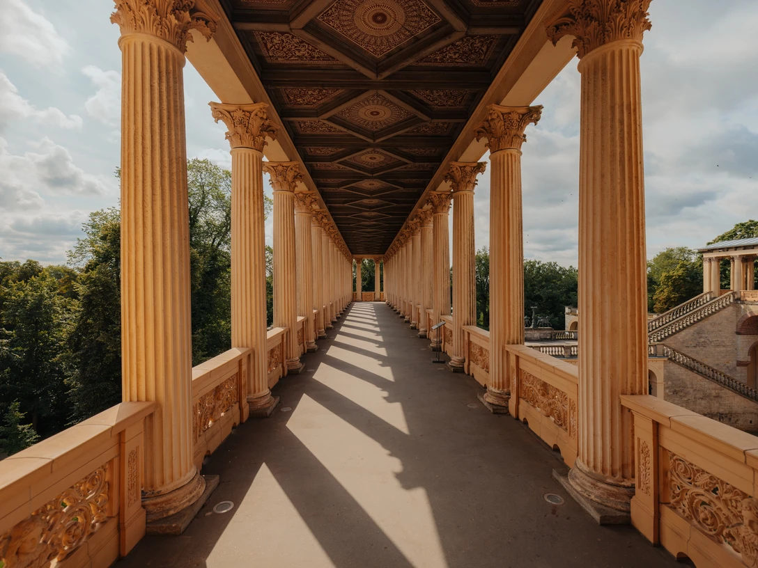 Kolonnadengang im Belvedere Pfingstberg