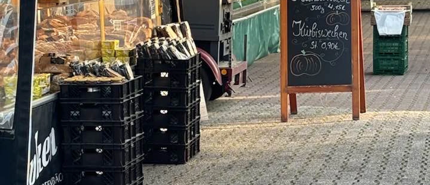 Sika.Wochenmarkt.Brotwaren.jpg Wochenmarkt Ihrhove