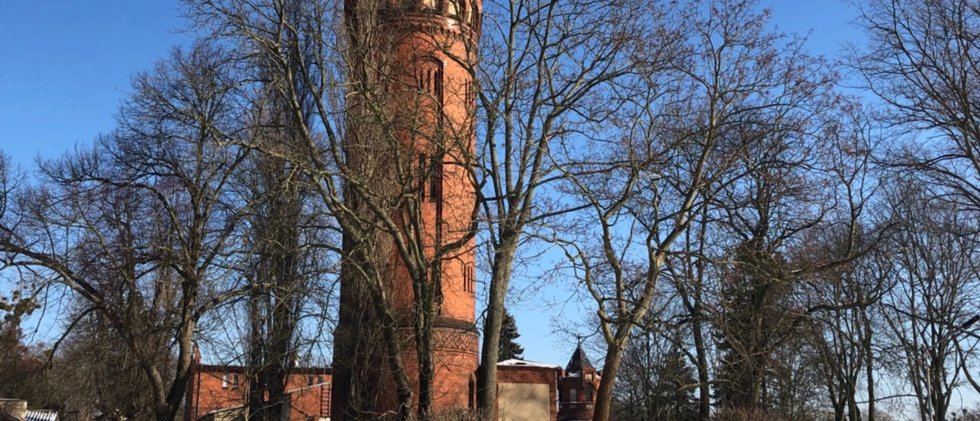 handled_IMG_8248_1080_1920_80 (c) PMSG Imme Friedrich.jpg Wasserturm auf der Insel Hermannswerder im Winter mit Schnee