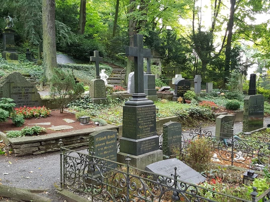 Marc_Hoffmann_Bundesstadt_Bonn-Burgfriedhof___CB-131017PBN-005275.jpg