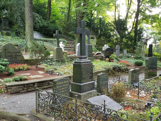 Marc_Hoffmann_Bundesstadt_Bonn-Burgfriedhof___CB-131017PBN-005275.jpg