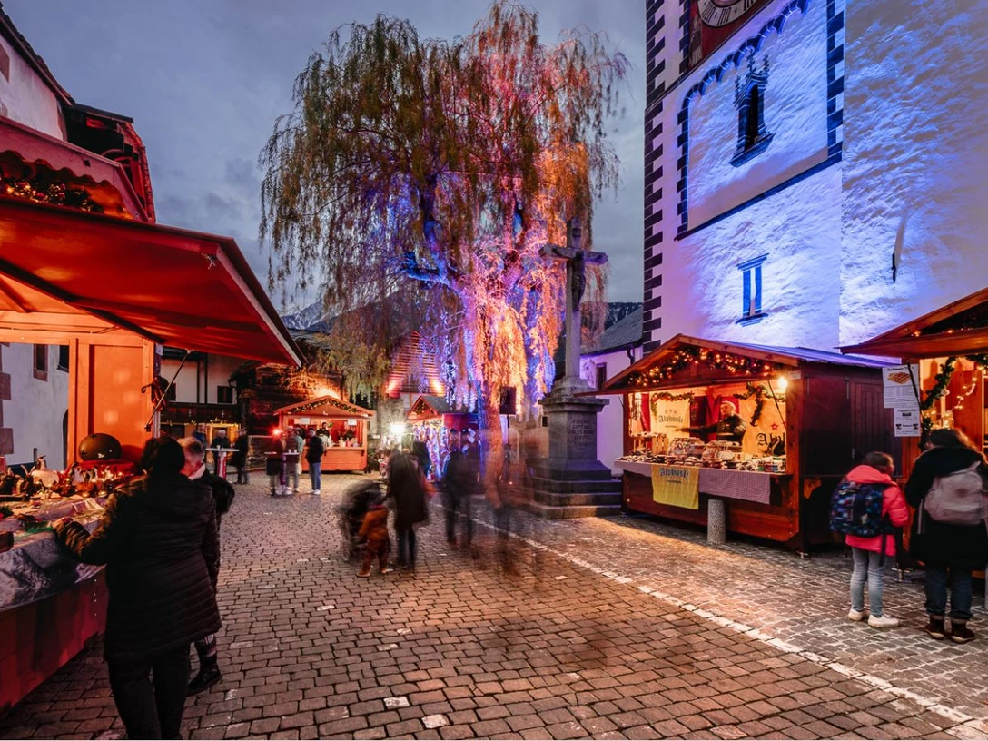 Weihnachtsmarkt_2024.JPG Adventsmarkt NatersNaters Advent marketMarché de l'Avent de Naters