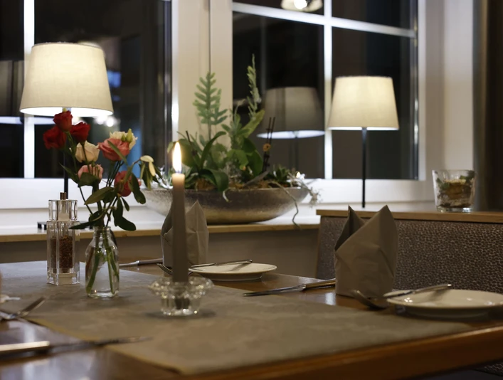 Gastraum Tischdekoration-min.JPG