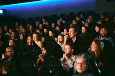 Film Festival Cologne Ein gut besuchter Kinosaal während des Filmfestivals in Köln.