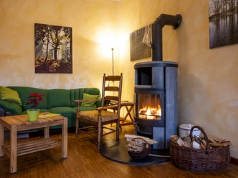 Das Kaminzimmer des Biohotels Kenners Landlust Das Kaminzimmer des Biohotels Kenners LandlustThe fireplace room of the Biohotel Kenners LandlustPejsestuen på Biohotel Kenners LandlustDe open haard lounge van het Biohotel Kenners Landlust