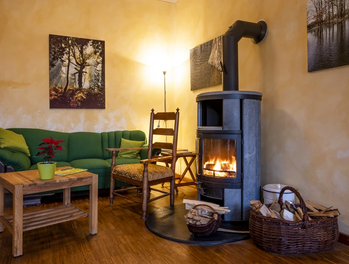 Das Kaminzimmer des Biohotels Kenners Landlust Das Kaminzimmer des Biohotels Kenners LandlustThe fireplace room of the Biohotel Kenners LandlustPejsestuen på Biohotel Kenners LandlustDe open haard lounge van het Biohotel Kenners Landlust