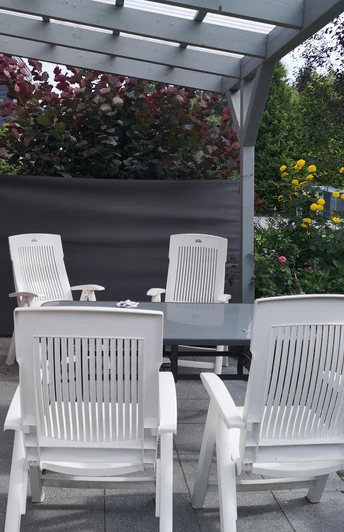 Großzügige überdachte Terrasse zur Ferienwohnung Martens Erholung auf der Terrasse der Ferienwohnung Martens