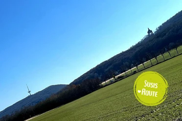 Minden - Dützer Feld.png Das Bild zeigt den Blick über die Felder zum Kaiser-Wilhelm-Denkmal und zum Fernsehturm.