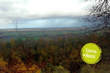 Minden - Zum Wilden Schmied.png Das Bild zeigt den Ausblick vom Wiehengebirge