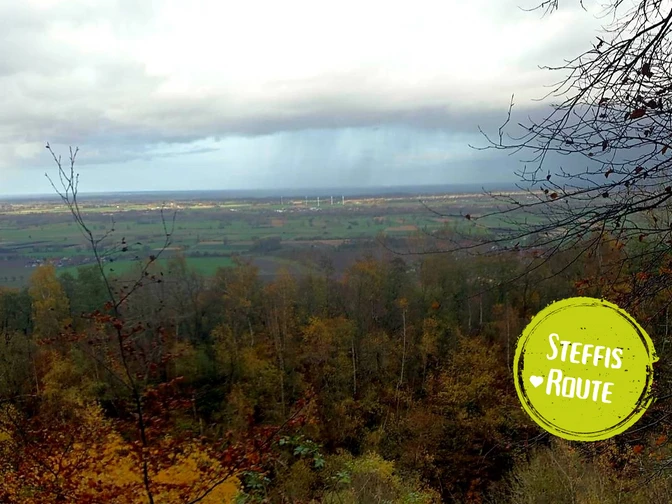 Minden - Zum Wilden Schmied.png Das Bild zeigt den Ausblick vom Wiehengebirge
