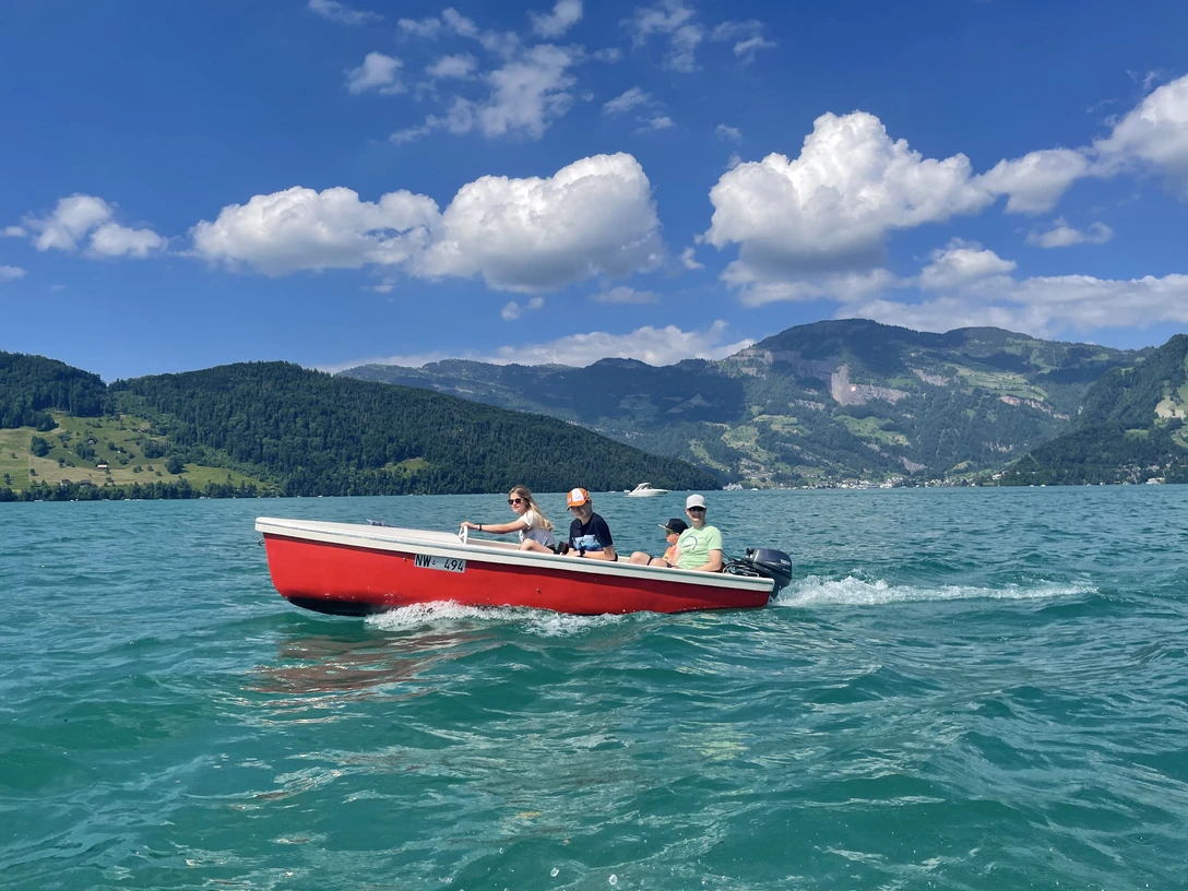 Motorboat_Buochs_Ennetbürgen_Nidwalden