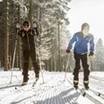 Langläuferpaar in der Loipe Langläuferpaar in der Loipe
