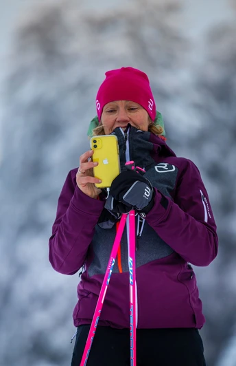 Langläuferin in Willingen macht eine Pause Langläuferin in Willingen macht eine Pause