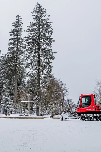 Loipengerät an der großen Grube in Willingen Loipengerät an der großen Grube in Willingen