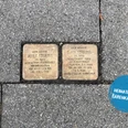 Minden - barenkampen(1).png Das Bild zeigt zwei Stolpersteine der Familie Strauss.