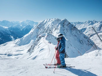 Performer Skifahren in der Aletsch Arena Performer Skifahren in der Aletsch Arena