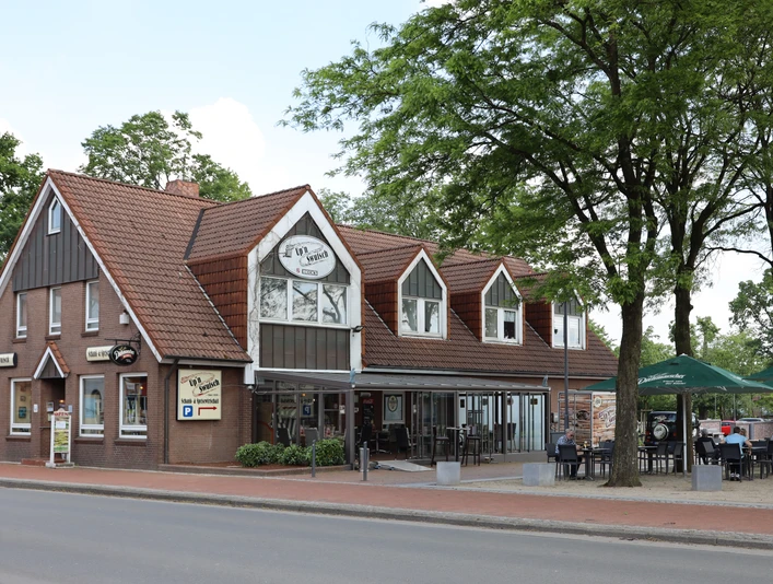 Up'n Swutsch in Gnarrenburg mit Biergarten Bistro, Kneipe und mehr Up'n Swutsch in GnarrenburgBistro, pub and more Up'n Swutsch in GnarrenburgBistro, pub og mere Up'n Swutsch i GnarrenburgBistro, café en meer Up'n Swutsch in Gnarrenburg