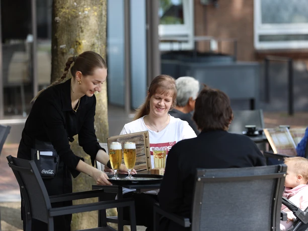 Beliebter Treffpunkt in Gnarrenburg - der Biergarten von "Up'n Swutsch" Biergarten Up'n Swutsch