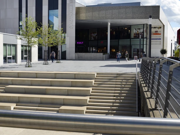 Winziger_Platz_Meschede_Stadthalle