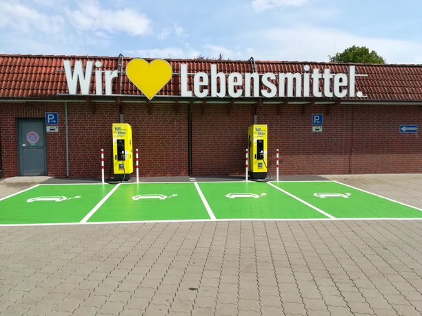 E-Auto Ladestation m. Parkplätzen Edeka Otterndorf