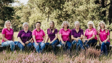 team-schneverdingen-touristik.jpg Gruppenfoto der Mitarbeiterinnen der Schneverdingen Touristik
