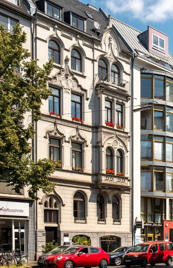 Belgisches Viertel Historische Fassaden mit modernen Elementen entlang der Bismarckstraße im Belgischen Viertel Köln.Historic facades with modern elements along Bismarckstrasse in Cologne's Belgian Quarter.