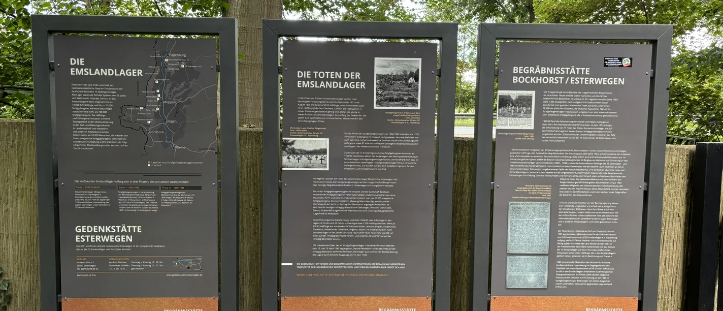 Begräbnisstätte Bockhorst ©Emsland Tourismus GmbH (1).JPEG Drei Informationstafeln zur Begräbnisstätte Bockhorst im Grünen mit Texten und historischen Fotos