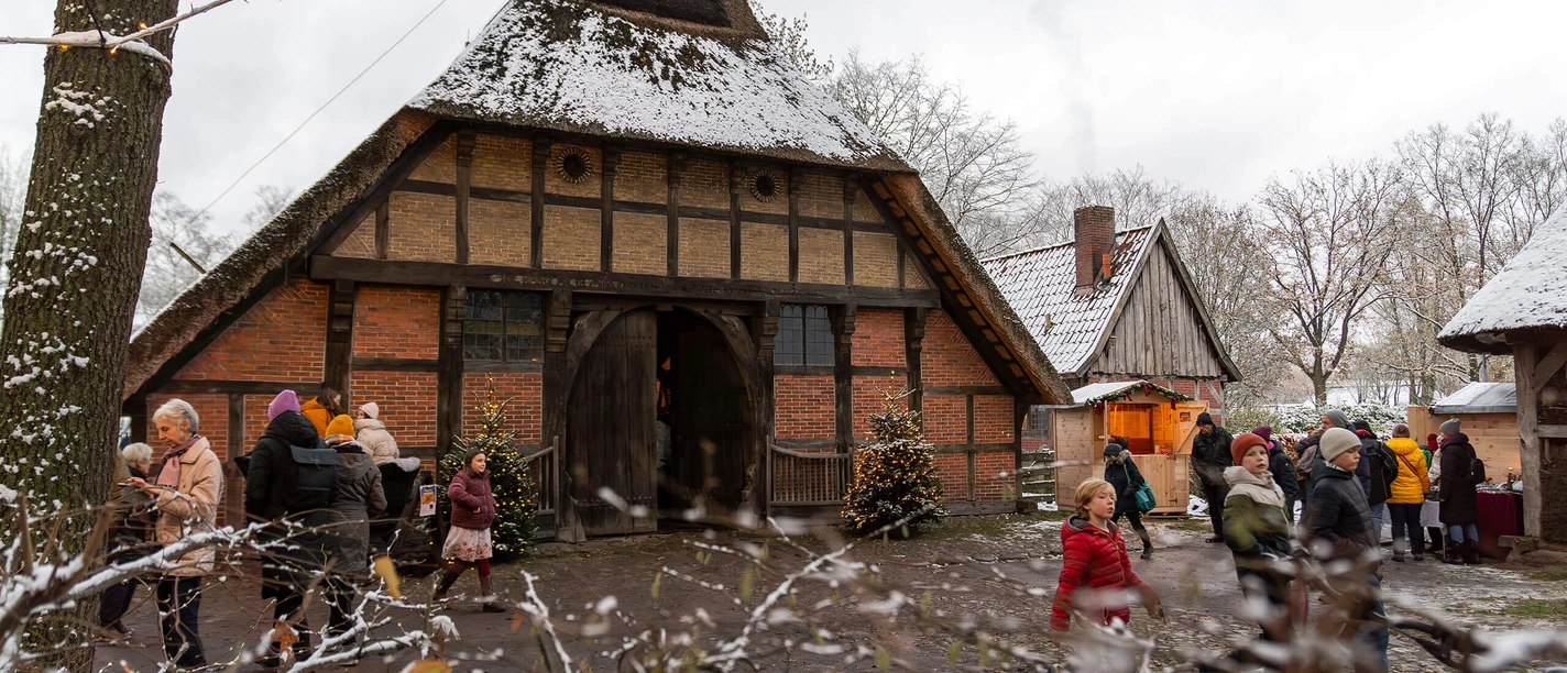 historischer-weihnachtsmarkt-bad-zwischenahn-bauernhaus.jpg