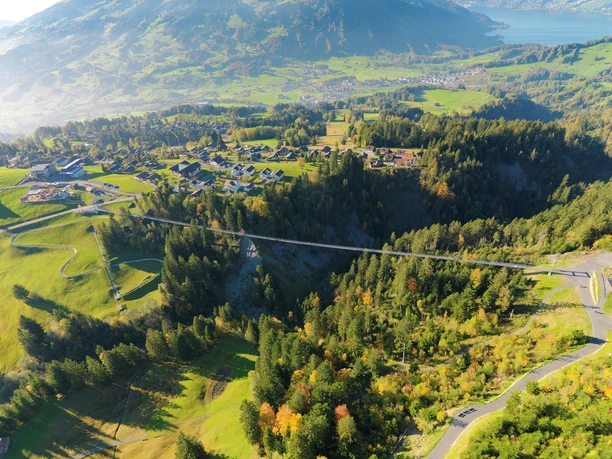 fussgängerhängebrücke-adventure-und-action-erlebnisregion-mythen_2.jpg