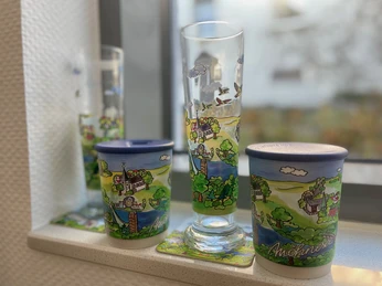 0,3 Glas Kuckuck_2_mit Bechern.jpg