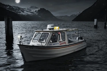 taxiboot-speedy-schifffahrt-erlebnisregion-mythen_1.jpg