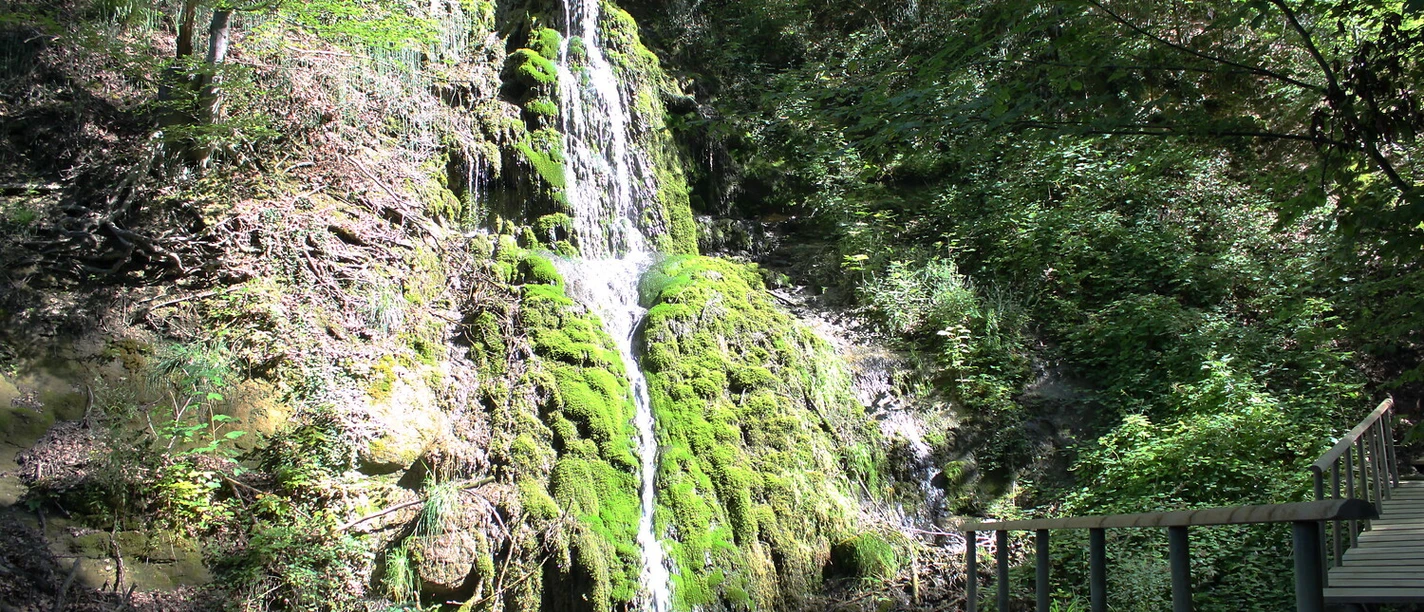 Glögglifroschweg_Eich_Wasserfall_01.jpg