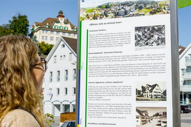 SST_Büron_Gwunderspaziergang_Stehle_Frau_©DianaFry.jpg