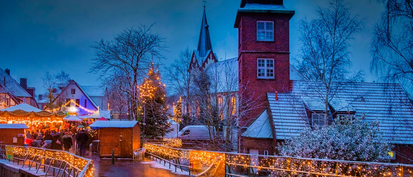 Weihnachtsmarkt im Schnee