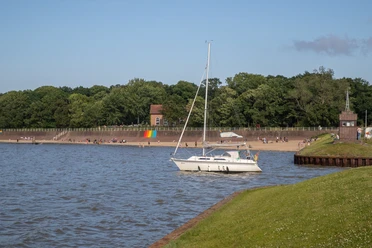Dangast-Hafen-Kurhaus.jpg