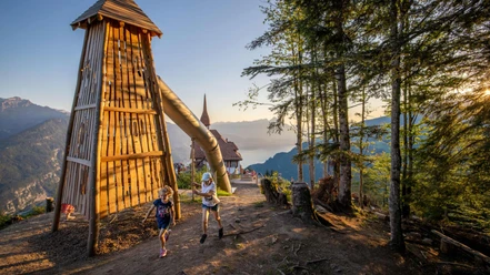 spielplatz-harder-kulm-kinder-rutschbahn-abendsonne.jpg