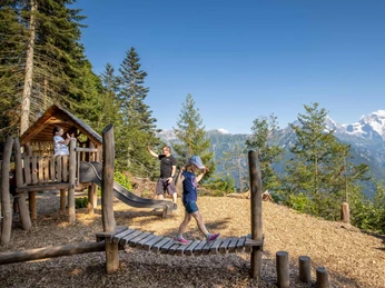 spielplatz-harder-kulm-kinder-familie-eiger-moench-jungfrau.jpg