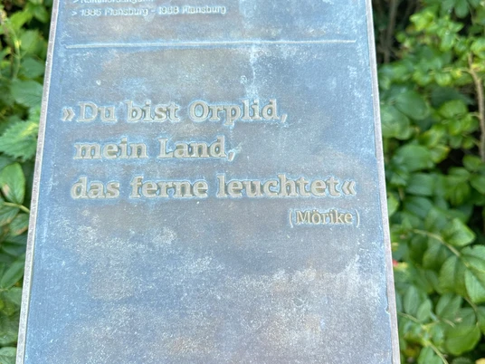 Kunststele Emmi Leisner.jpg