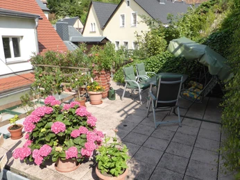 Terrasse mit Hollywooschaukel