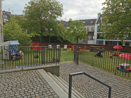 Lesegarten mit Kindern_Stadtbibliothek.jpg