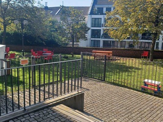 Lesegarten Außenansicht.jpg