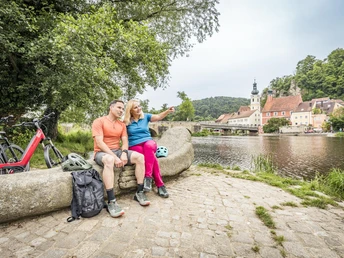 Radfahrer am Fünf-Flüsse-Radweg in Kallmünz