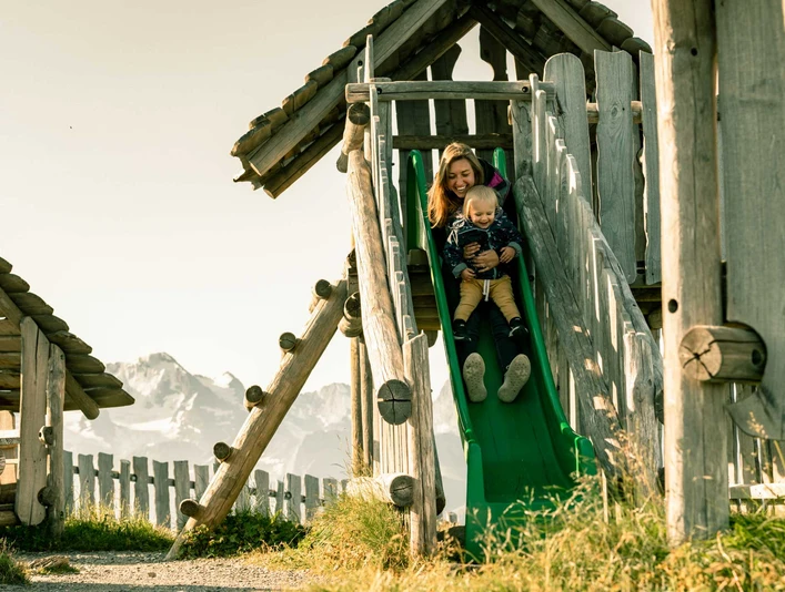 spielplatz-niesendoerfli-rutschbahn-mutter-kind-2.jpg
