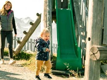 spielplatz-niesendoerfli-rutschbahn-mutter-kind-3.jpg