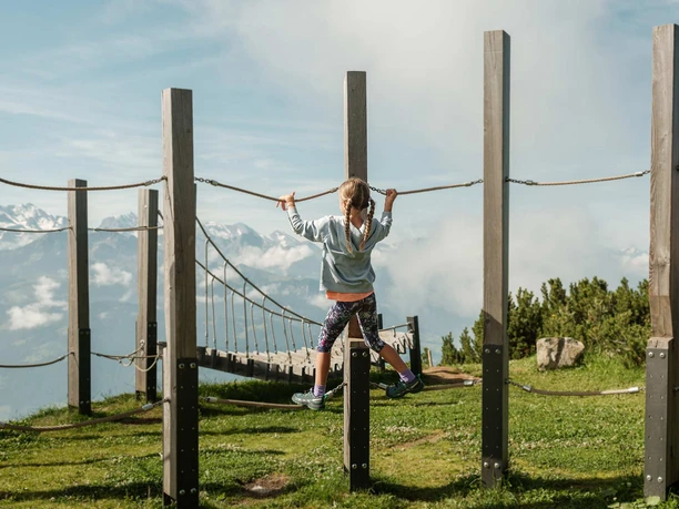 spielplatz-niderhorn-kinder-seil-balance.jpg